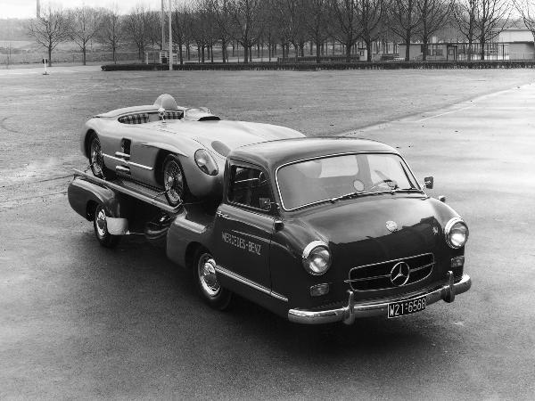 Mercedes-Benz Renntransporter — «транспортер гоночных автомобилей» - построенный специально для перевозки болидов до гоночных трасс. Также известен под именем «голубое чудо». (1954г.)