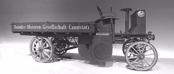 В 1896 году Готлиб Даймлер построил первый в мире грузовик.