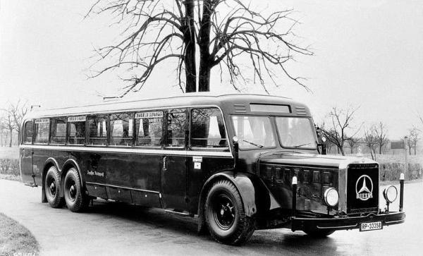 Mercedes-Benz O10000: первый автобус-гигант покинул завод в городе Гаггенау в 1937 году. Оснащенный 6-цилиндровым дизельным мотором OM54 объемом 12,5 литров и мощностью 150 л. с. 12-метровый трехосный автобус с массой при полной загрузке более 17 тонн.