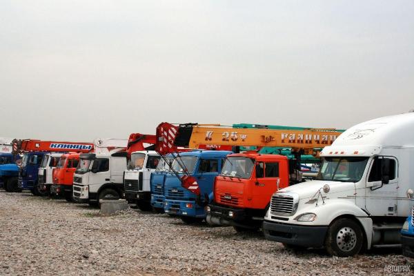 Рынок подержанных грузовиков в России упал на 4%