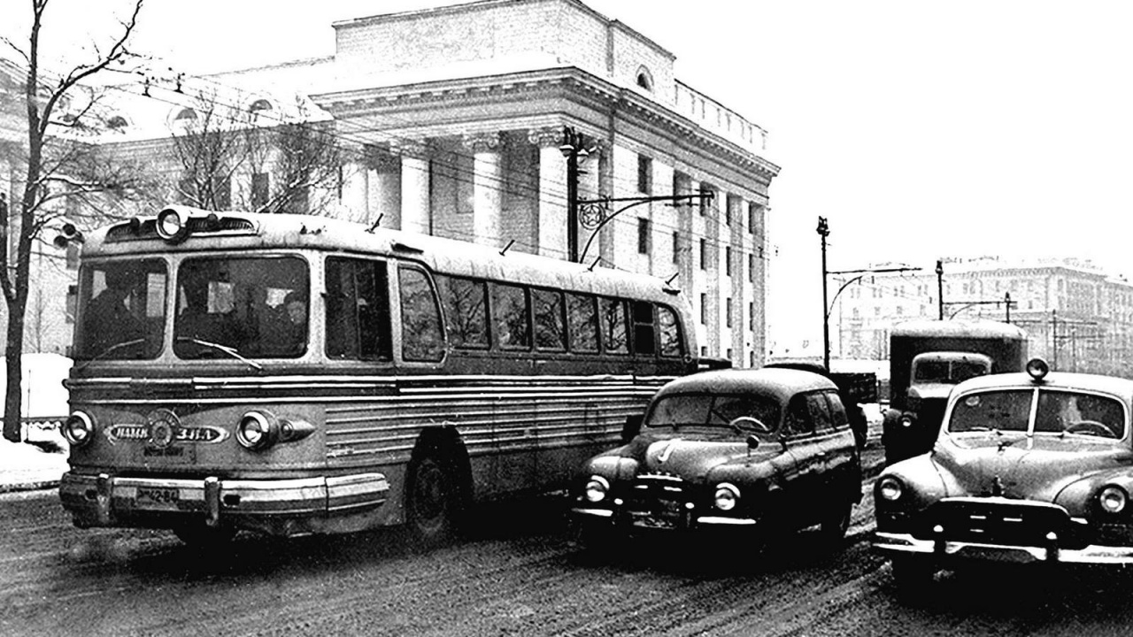 Единственный советский газотурбинный автобус ТурбоНАМИ-053 на Ленинградском проспекте в Москве