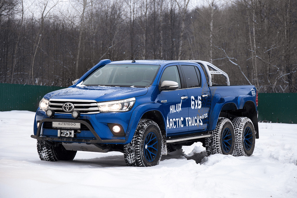Toyota Hilux Arctic Trucks AT35 6X6 зимой