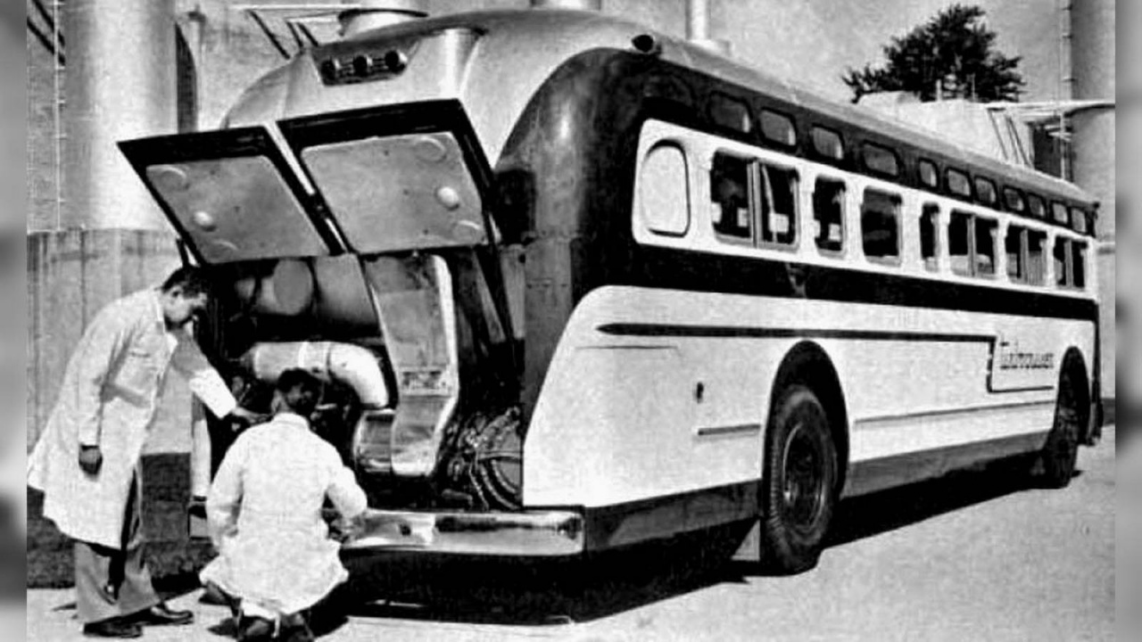 Прототип многоместного газотурбинного автобуса GM Turboсruiser. 1953 год
