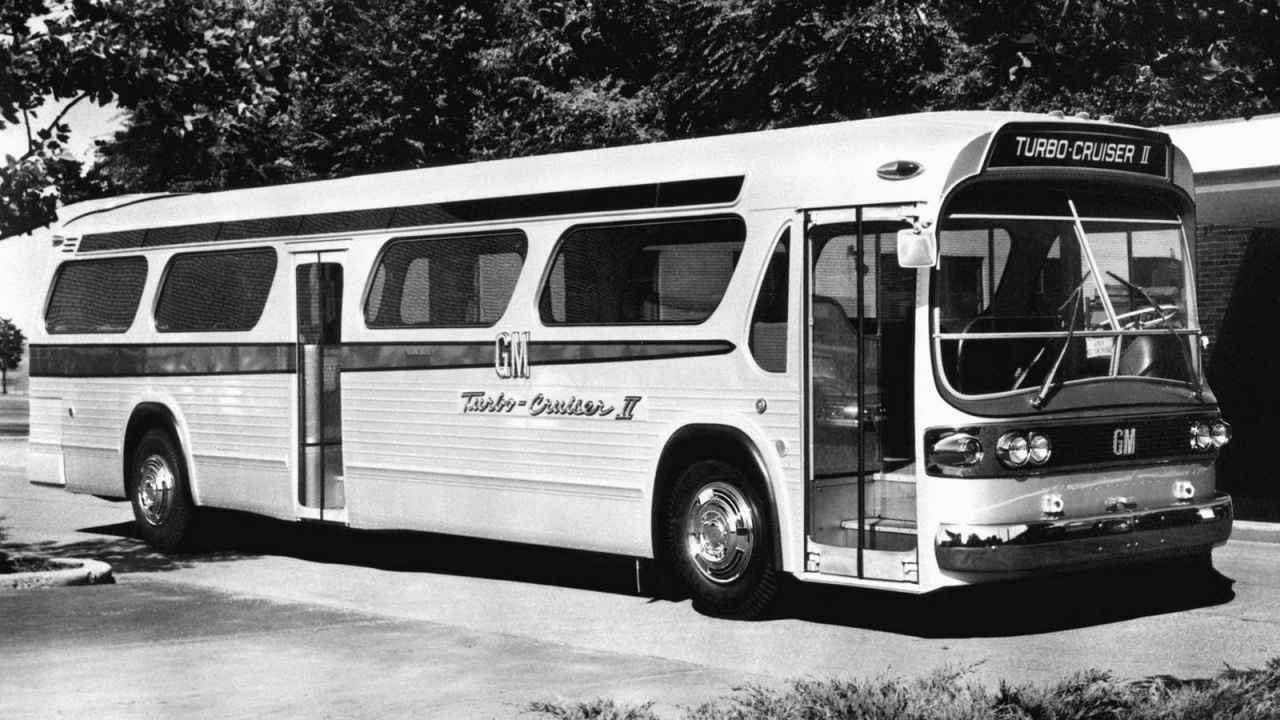 Опытный газотурбинный автобус GM Turbocruiser II на серийном шасси TDH-5303. 1964 год