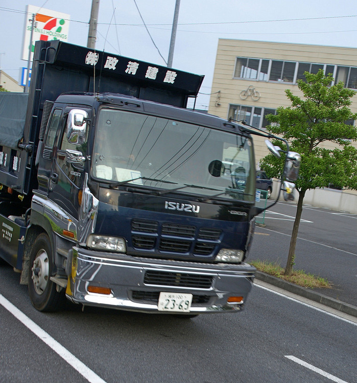 Японские водители любят хром на своих грузовиках